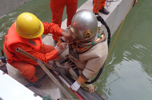 北京潜水员助力轨道交通永定门车站深基坑开挖