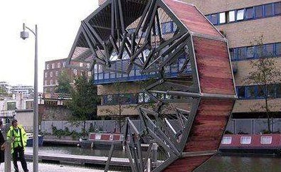 伦敦翻滚桥可伸缩的创意桥梁