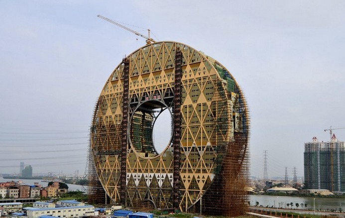 广州"铜钱大楼"即将竣工