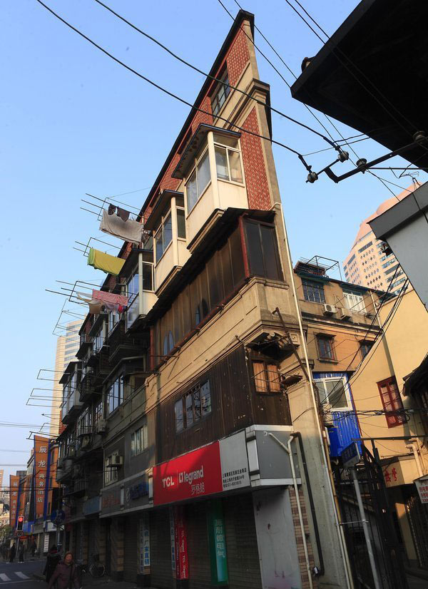 上海现代设计集团资深总建筑师邢同和分析,之所以会有"纸片楼"这样的