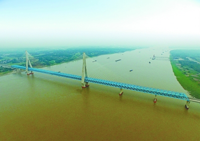 安庆铁路长江大桥开通