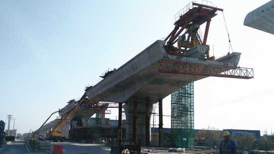 青山港桥节段拼装