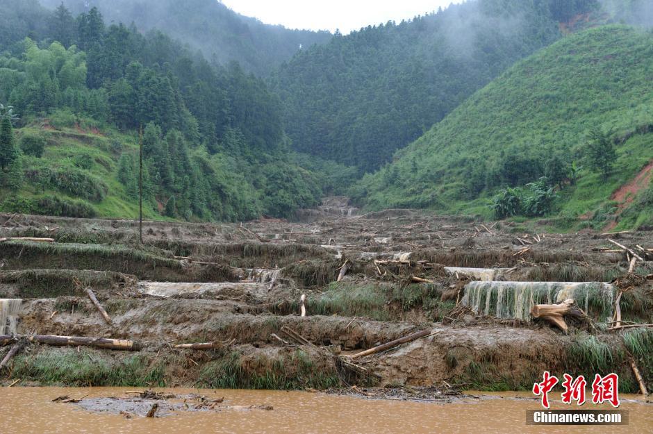 贵州锦屏暴雨引发泥石流及山体滑坡5人死亡4人失踪