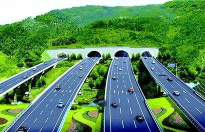 成都新机场高速龙泉山隧道开建双向四洞客货分流