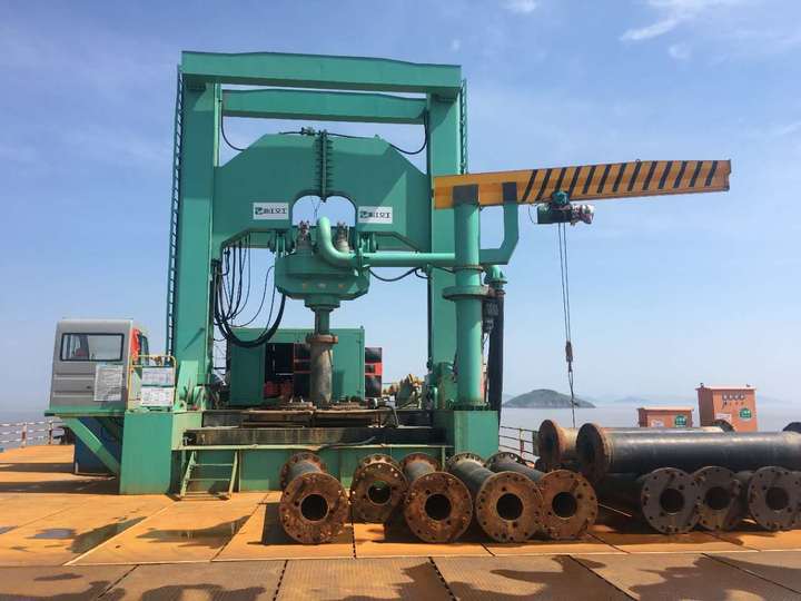 国内公路工程最大直径桩基在鱼山大桥开钻