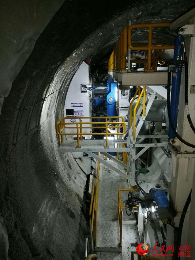 国内最大直径硬岩掘进机始发正式征战中国第一铁路长隧