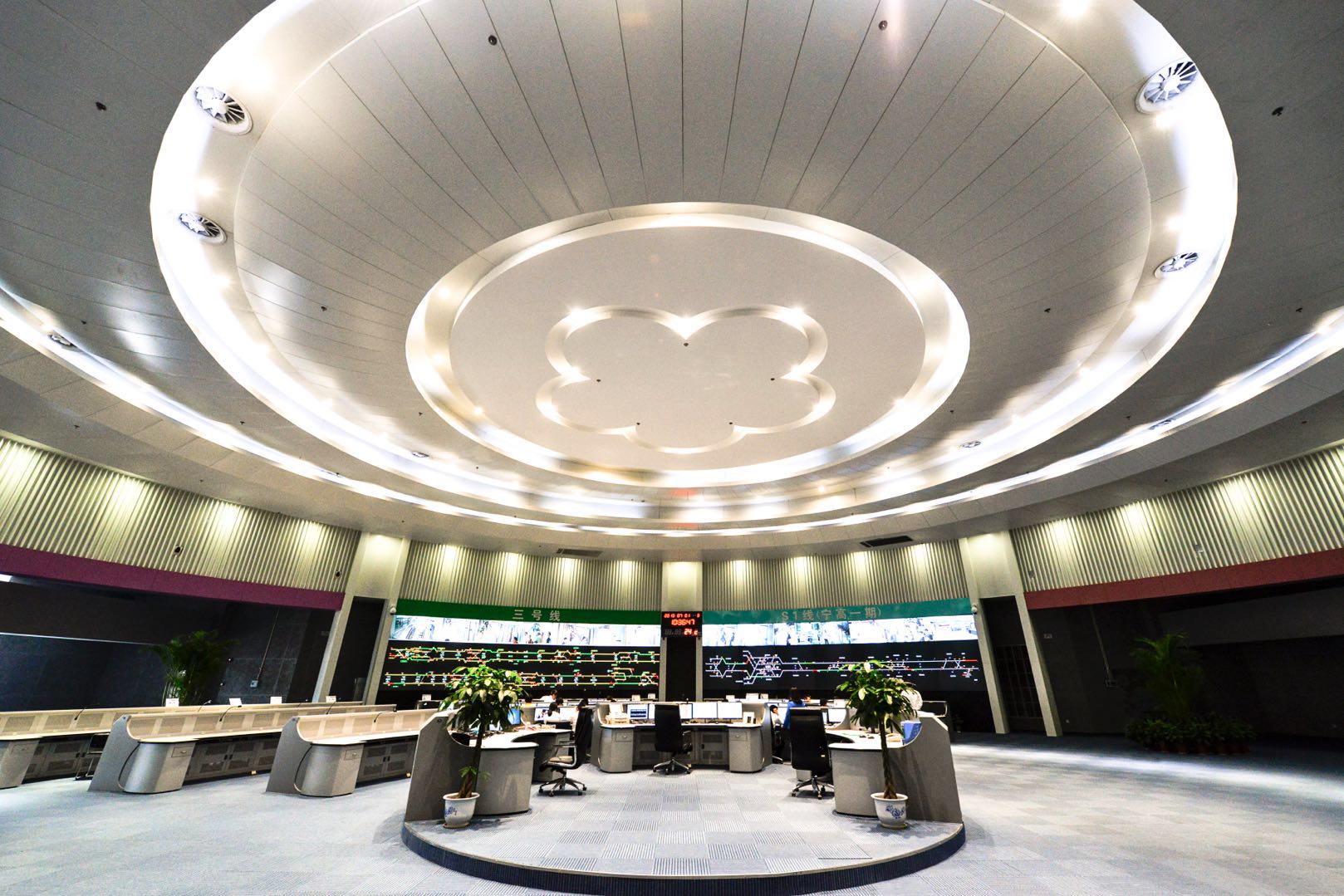 南京南站控制中心多线共享调度大厅