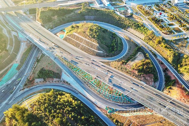 厦蓉高速改扩建工程龙岩段全线通车