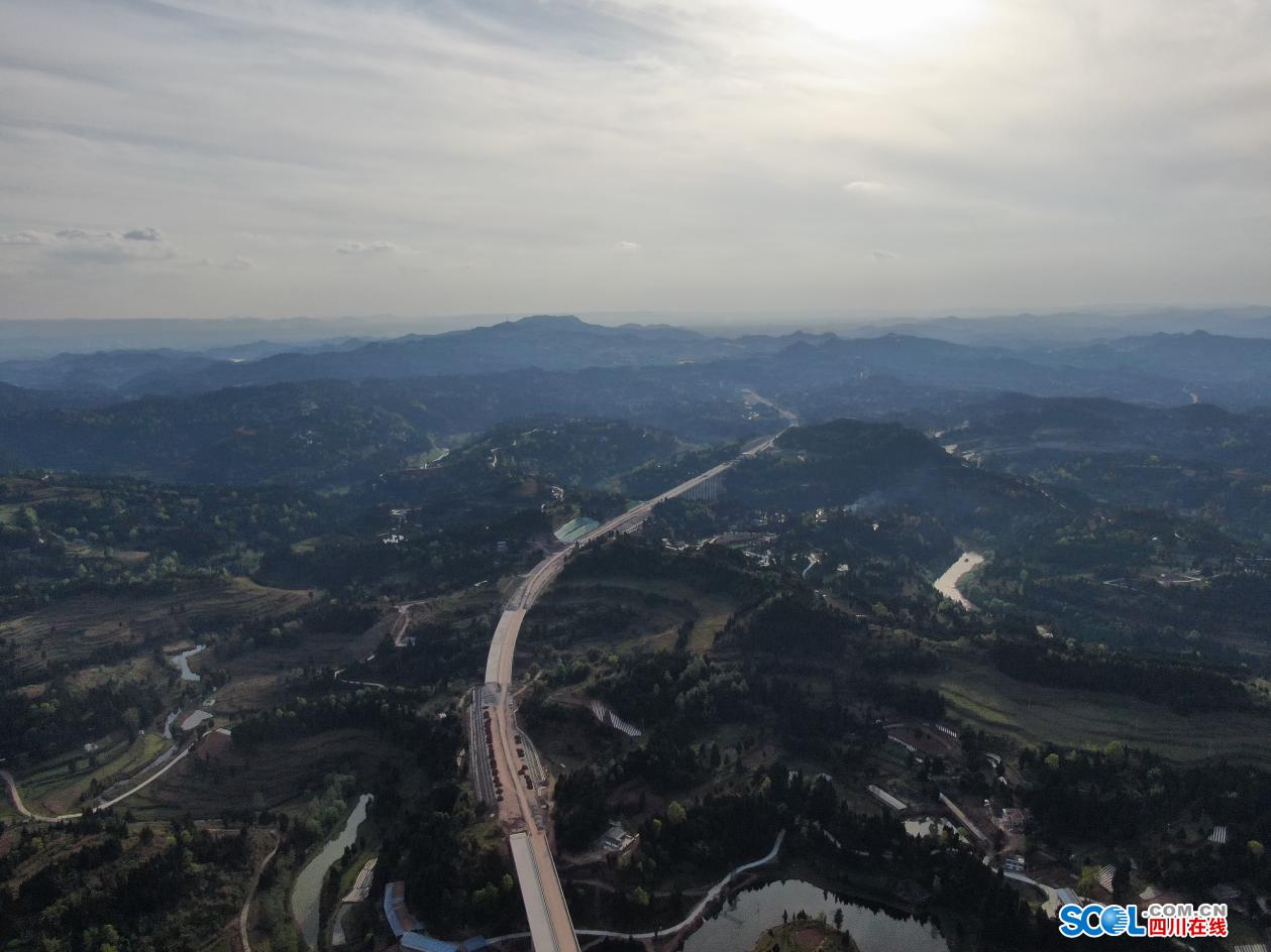 营达高速铁山特长瓦斯隧道双洞贯通