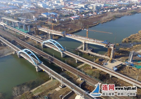连徐高铁连云港特大桥跨蔷薇河连续梁进行合龙