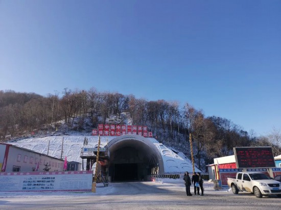 牡佳高铁七星峰隧道出口