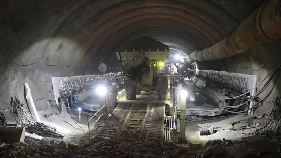 云雾山隧道施工现场.