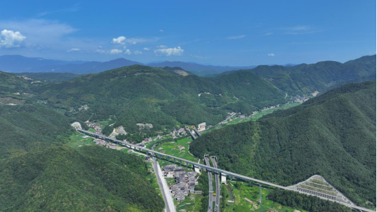 浙江台州猫狸岭隧道涉铁首爆成功